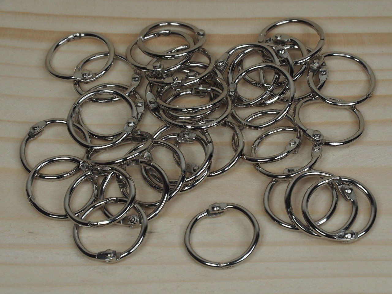 10 ANNEAUX PORTES cles CLEFS metal argente 25 mm avec chainette et